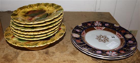 Pair Masons plates & French leaf plates(-)